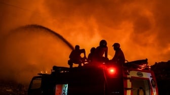 Kebakaran Hebat Landa TPA Putri Cempo Solo