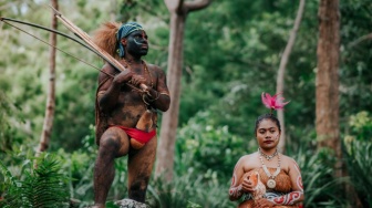 Saat Satu Pohon di Papua Ditebang, Satu Kata Ikut Hilang