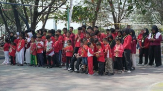 Di Tengah Birunya Kepulauan Seribu, Anak-Anak Menemukan Makna Kemerdekaan yang Berbeda
