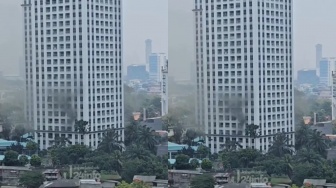 Api Masih Merah! 105 Personel Cari Korban Kebakaran Apartemen Pavilion Tanah Abang yang Terjebak