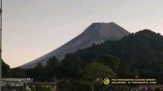 8 Kali Guguran Lava Meluncur 1,7 Km, Suplai Magma Merapi Masih Berlangsung