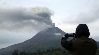Gunung Sinabung Siaga, 650 Warga Karo Mengungsi