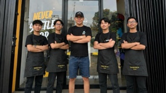 Tinggalkan Karier Keuangan, Eks Pekerja Korporasi Bangun Bisnis Perawatan Sepatu Premium di Depok