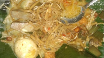Lontong Medan: Kuliner "Ramai" yang Bikin Rindu, Wajib Ada Mi!