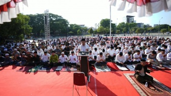 Ribuan Warga Makassar Salat Minta Hujan