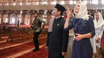 Momen Putri Victoria Saksikan Harmoni Masjid Istiqlal dan Gereja Katedral