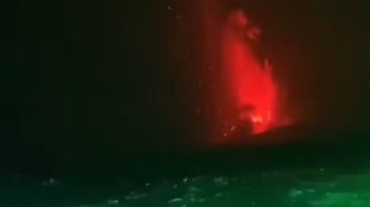 Gunung Anak Krakatau Meletus Abu Membubung 15 Km, BMKG Jepang Pantau Ancaman Tsunami