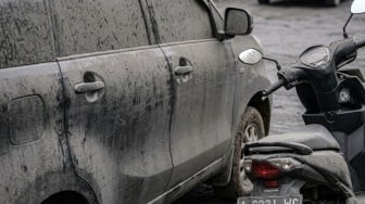 Mobil dan Motor Terkena Abu Vulkanik? Ini 5 Cara Aman Membersihkannya