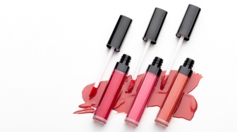 5 Lip Blurring untuk Samarkan Garis Bibir, Makeup Jadi Makin Flawless!