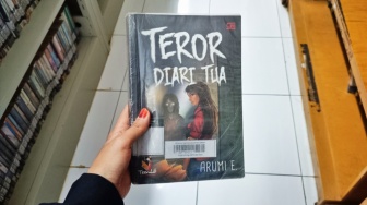 Mengurai Misteri Buku Catatan 1994 di Novel Teror Diari Tua