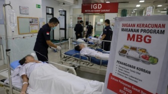 Ratusan Santri Sidoarjo Keracunan MBG, BGN Suspend SPPG 30 Hari