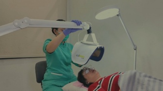 Teknologi Cahaya dari Riset NASA Masuk Dunia Kecantikan, Bukan Sekadar Bikin Kulit Glowing!