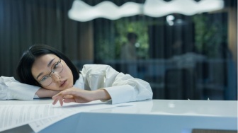 Burnout dan Tekanan Harus Selalu Kuat: Perempuan Juga Berhak Merasa Lelah