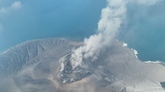 BNPB Siapkan OMC untuk Luruhkan Abu Anak Krakatau, Pesawat Sudah Siaga di Pondok Cabe