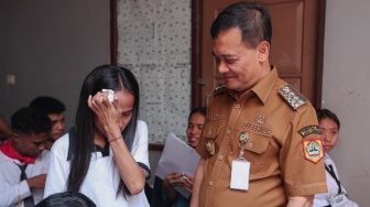 'Kalian Anak Saya!' Aksi Spontan Gubernur Ahmad Luthfi Datangi Kos Mahasiswa NTT Bikin Haru