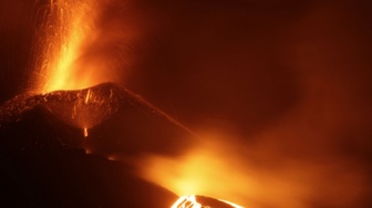 Gunung Meletus, Ekonomi Mampus? Saatnya Ubah Stigma "Siaga" Jadi Cuan