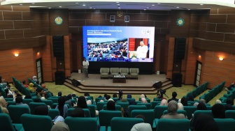 Tingkatkan Kualitas Layanan LKS, Kemensos Bekali Ratusan Mahasiswa di Surabaya
