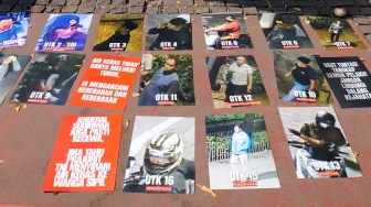 Sejumlah Aktivis saat menggelar aksi solidaritas untuk Andrie Yunus di depan Gedung Mahkamah Agung (MA), Jakarta, Senin (7/9/2026). [Suara.com/Alfian Winanto]
