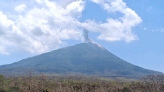 Gunung Ili Lewotolok Erupsi Lagi, Kementerian Bahlil Minta Warga Diminta Jauhi Radius 3 Km