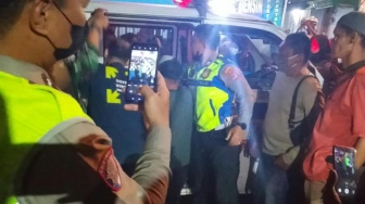 Lengah Karena Terima Telepon, Pria di Bandar Lampung Tewas Disambar Kereta Api