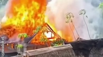 Si Mago Merah Amuk Kasepuhan Sinar Resmi Cisolok, 5 Rumah dan MCK Ludes Terbakar