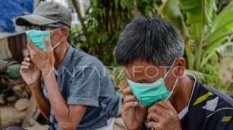 Perlu Perlindungan Ekstra! 3,3 Juta Lansia Berisiko Kena Dampak Abu Vulkanik Krakatau