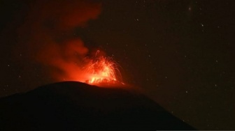 Gunung Ile Lewotolok Erupsi 2 Kali Dalam 34 Menit, Kolom Abu Tembus 600 Meter!