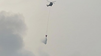 Titik Api 500 Meter dari Akses Utama, Helikopter TNI AU Dikerahkan Padamkan TPA Galuga