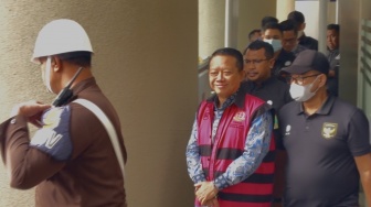 Senyum Tipis Febri Adriansyah Usai 7 Jam Diperiksa Tim 9 Kejagung, Dicecar 22 Pertanyaan