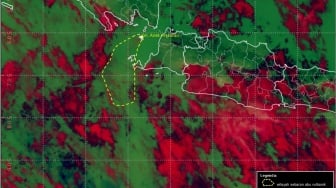 Sebaran Abu Vulkanik Gunung Anak Krakatau Mengarah ke Banten, Ketinggian Capai 2,1 KM