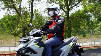 Hujan Abu Vulkanik Datang? Ini Protokol Ketat Berkendara Agar Motor Tetap Sehat dan Selamat