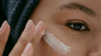 5 Manfaat Utama Menggunakan Krim Malam Sebelum Tidur untuk Wajah