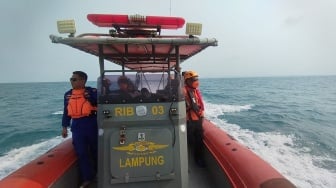 KRI dan Helikopter Dikerahkan, Pencarian Jurnalis Hilang di Krakatau Masih Nihil