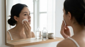 Bebas Pori Tersumbat! 5 Exfoliating Pad Triple Acid untuk Kulit Auto Halus