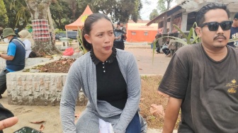 Harap-Harap Cemas Keluarga Korban Hilang di Krakatau, Isak Tangis Pecah di Posko Pencarian