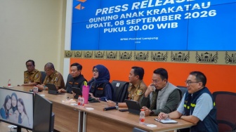 Gunung Anak Krakatau Kembali Bergejolak, Sekolah Daring di Lampung Dilanjutkan