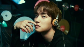 D.O. EXO Ungkap Getaran Cinta Bak Petikan Gitar di Lagu Terbaru, Guitarist