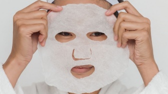 Apa Manfaat Sheet Mask untuk Kulit Kering? Ini 3 Rekomendasinya yang Melembapkan