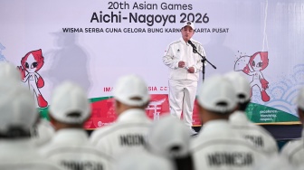 Menpora Erick Thohir memberikan sambutan saat Pengukuhan Tim Indonesia untuk Asian Games 2026 di Wisma Serba Guna Gelora Bung Karno, Jakarta, Rabu (9/9/2026). [ANTARA FOTO/Fauzan/wsj],
