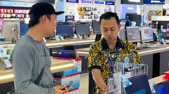Belanja Elektronik Makin Mudah via Online, Ini Alasan Konsumen Masih Datang ke Toko