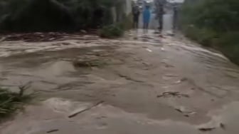 Lahar Dingin Sinabung Turun Saat Hujan Deras, Warga Karo Diminta Waspada