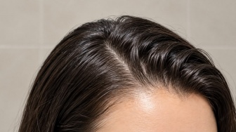 Rambut Cepat Lepek? ini 5 Dry Shampo untuk Tampil Lebih Fresh