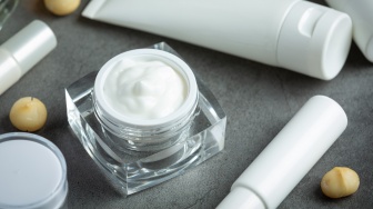 Wajib Coba! 5 Krim Malam Tanpa Bahan Eksfoliasi yang Ampuh Pulihkan Skin Barrier