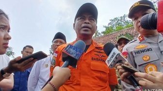 Jejak Lima Jurnalis Belum Ditemukan, Kapal Perang TNI AL Perluas Pencarian ke Utara Anak Krakatau