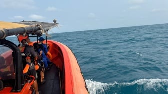 Pencarian Hari Ke-3 Rombongan Jurnalis di Krakatau, TNI AL Terjunkan 3 Kapal Perang