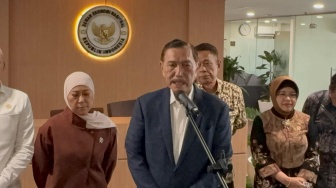 Prabowo Minta Bansos Langsung Masuk ke Rekening, Luhut Justru Khawatir Dipakai Judol