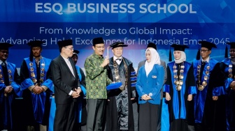 Lulus Sekolah Rakyat, Putri Dapat Beasiswa di Universitas Ary Ginanjar