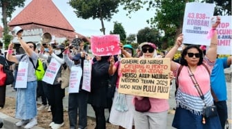 Jalan Sore Pukul Panci, Suara Ibu Indonesia Protes MBG di Jogja
