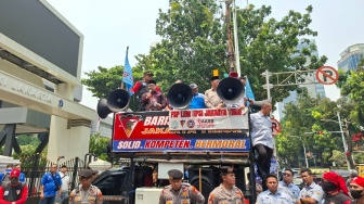 Buruh Gugat Aturan Cipta Kerja, Desak Pemulihan Hak Pesangon hingga Batasi Outsourcing