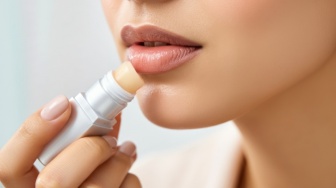 Bukan Cuma Melembapkan, 5 Lip Balm Hyaluronic Acid Ini Bikin Bibir Plumpy